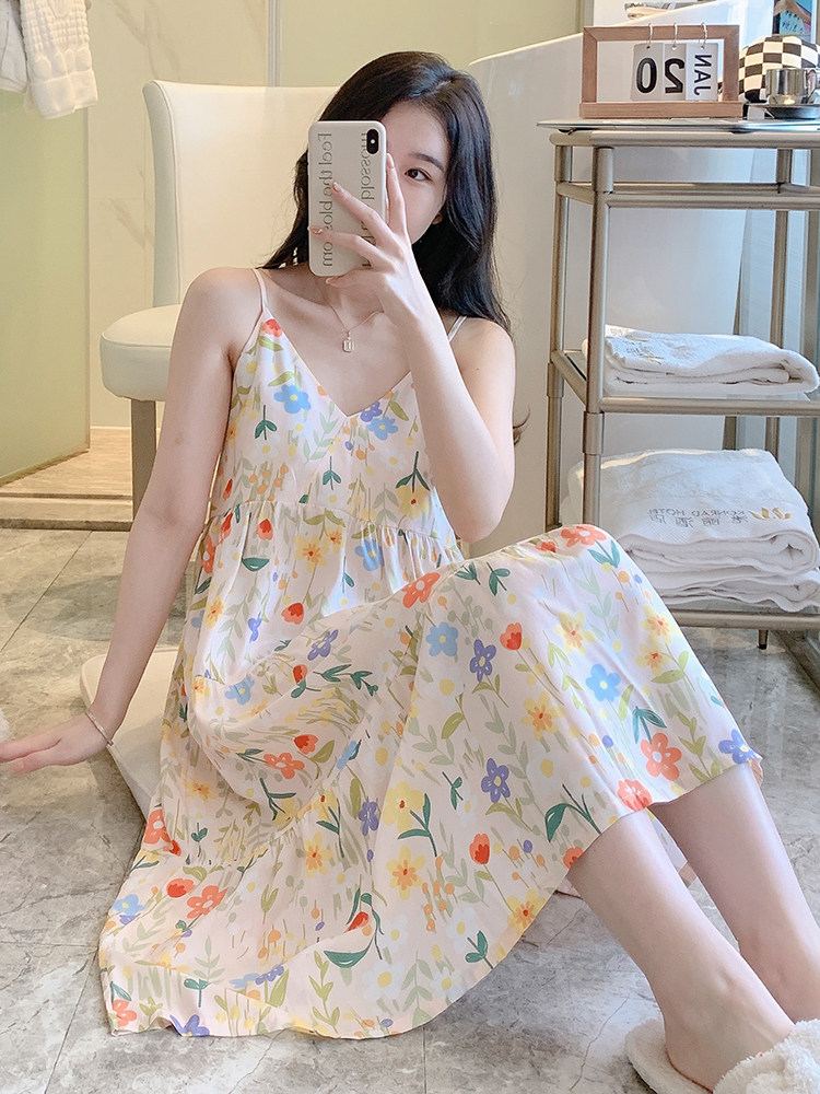 여성을위한 여름 서스펜더 NIGHTDRESS 얇은면 실크는 섹시한 꽃 달콤한 소녀 새로운면 실크 중간 길이 스커트 외부에 착용 할 수 있습니다