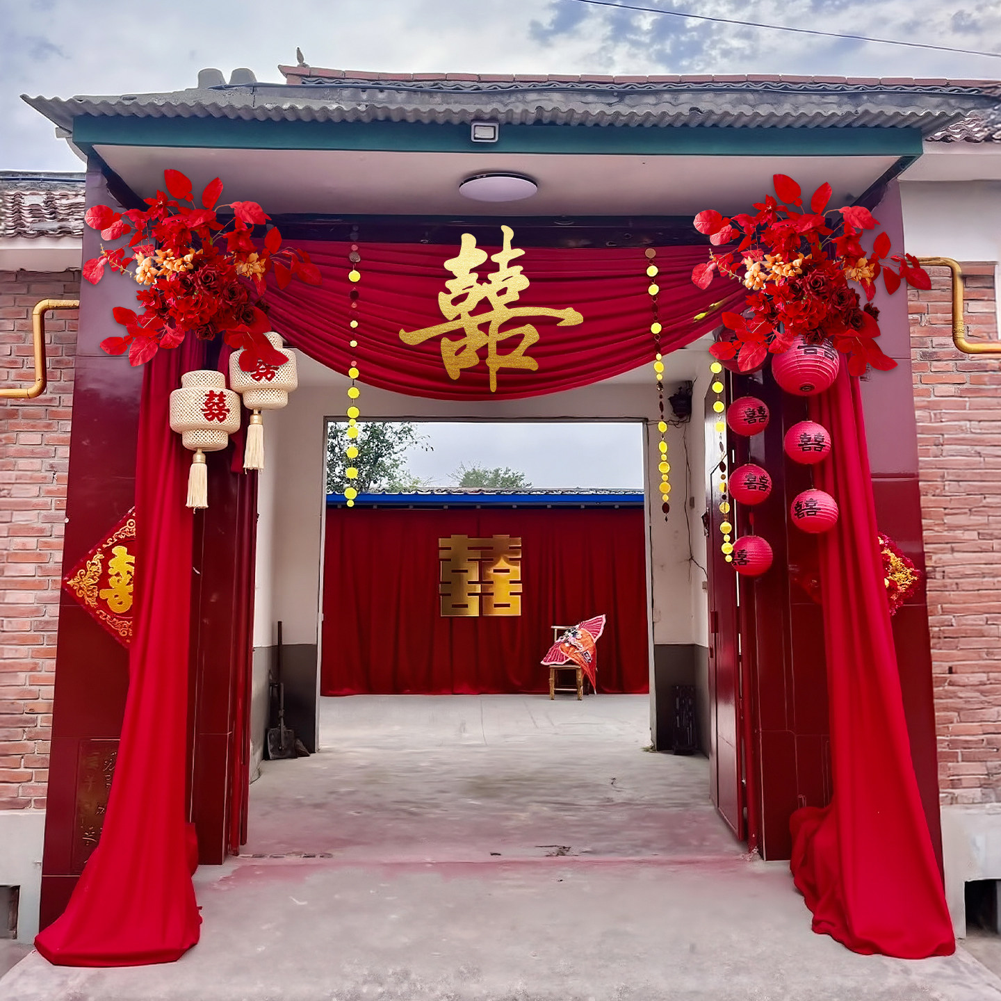农村婚礼大门口装饰庭院结婚布置自建房小区单元门婚礼布幔花拱门