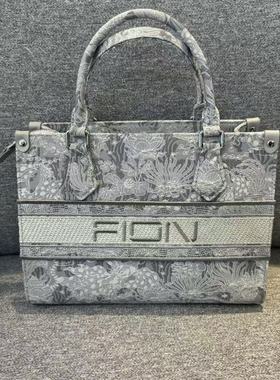 菲安妮新款浮光鱼影系列刺绣油画托特包灰色FAAFAMI020