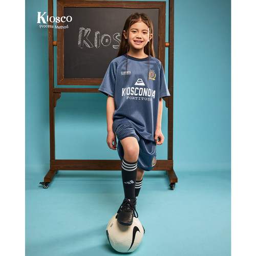 KIOSCO春夏儿童足球复古短袖T恤两件套运动风印花条纹球服套装