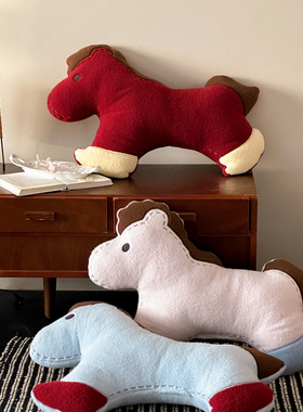 大红色幸福小马异型仿羊绒抱枕可机洗亲肤柔软装饰靠垫枕陪睡靠枕