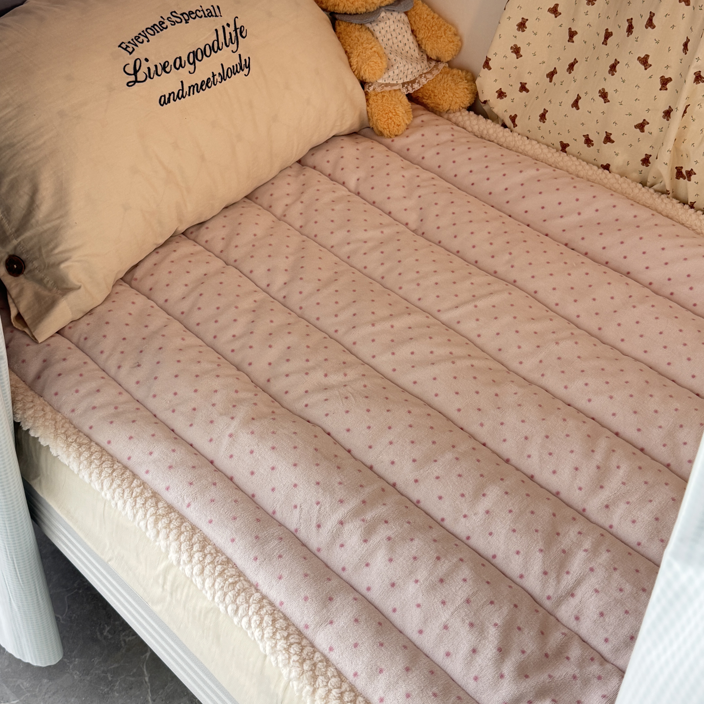 小窝卧室加厚牛奶绒床褥垫子