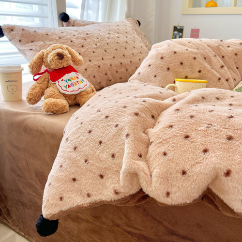 波点咖毛球款獭兔绒四件套