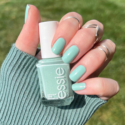 ESSIE薄荷绿指甲油显白糖果色