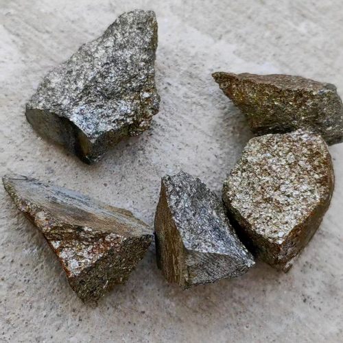 天然黄铜矿原石小颗粒