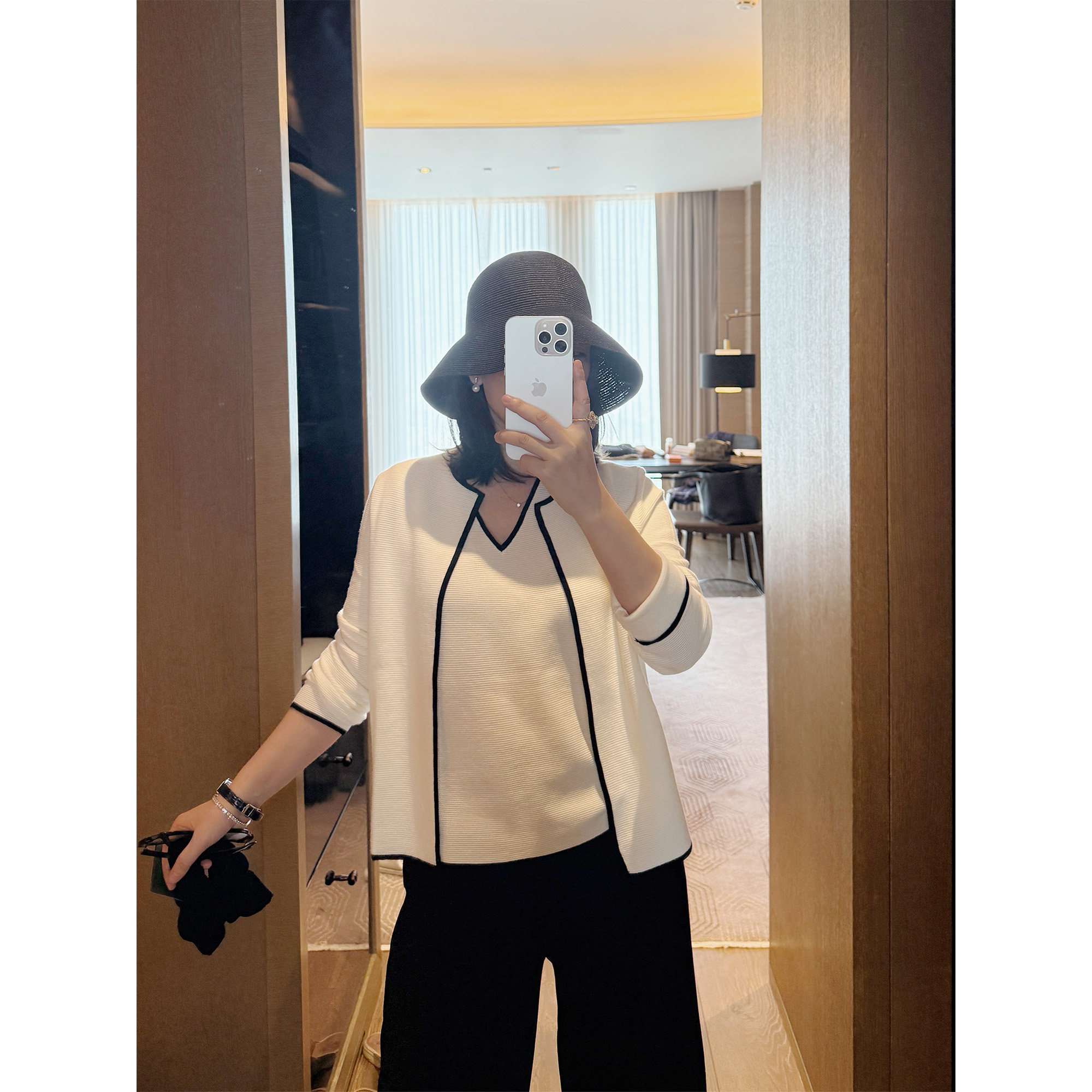 LORRAINES 法式通勤-真丝羊毛混纺香风黑白撞色V领背心开衫两件套