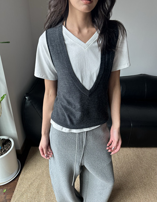 WEEEECHAN次日早晨｜简约 深v领叠穿轻薄羊毛背心