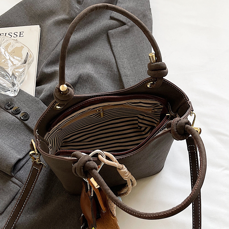 质感斜挎包单肩手提女包