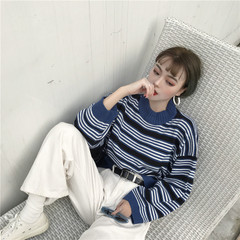Short sweater with relaxed sleeves and wearable personality