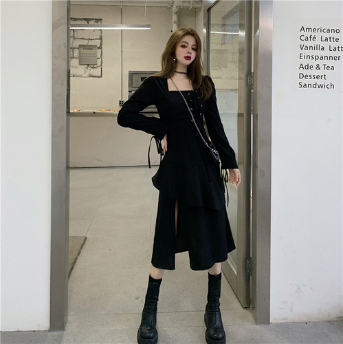 Actual shot of a Hepburn-style black slit dress with a lace-up waist and slimming look, a French niche skirt