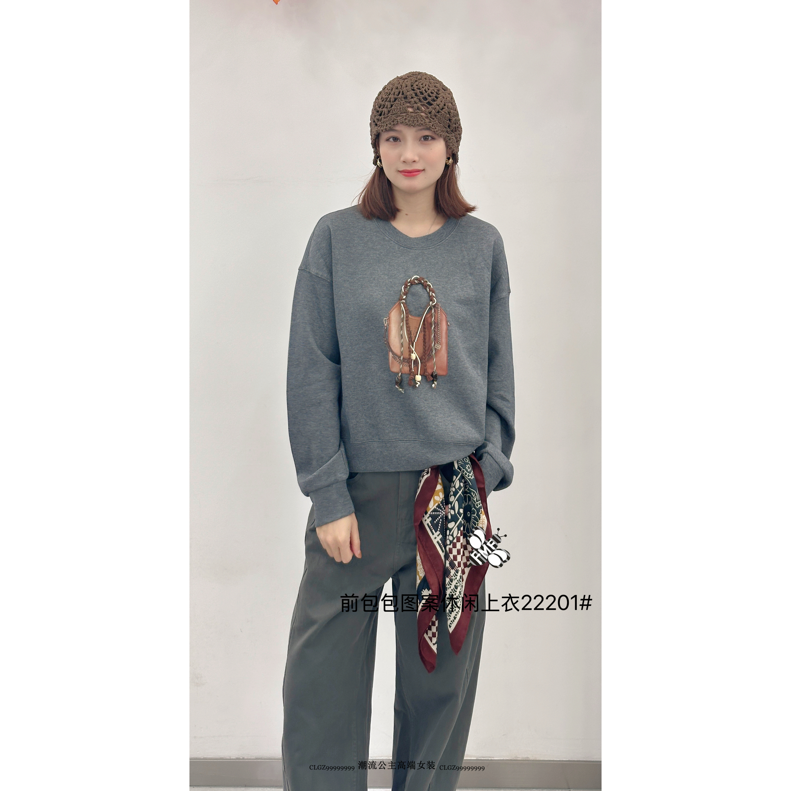 简约风圆领印花套头卫衣