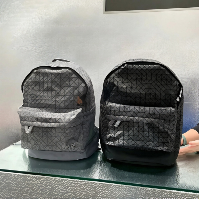 日本轻奢Daypack双肩包女磨砂菱格轻便学生书包大容量电脑背包