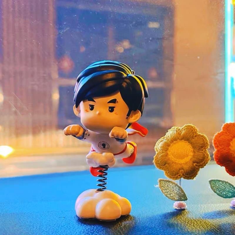 潮玩周同学公仔车载中控台摆件