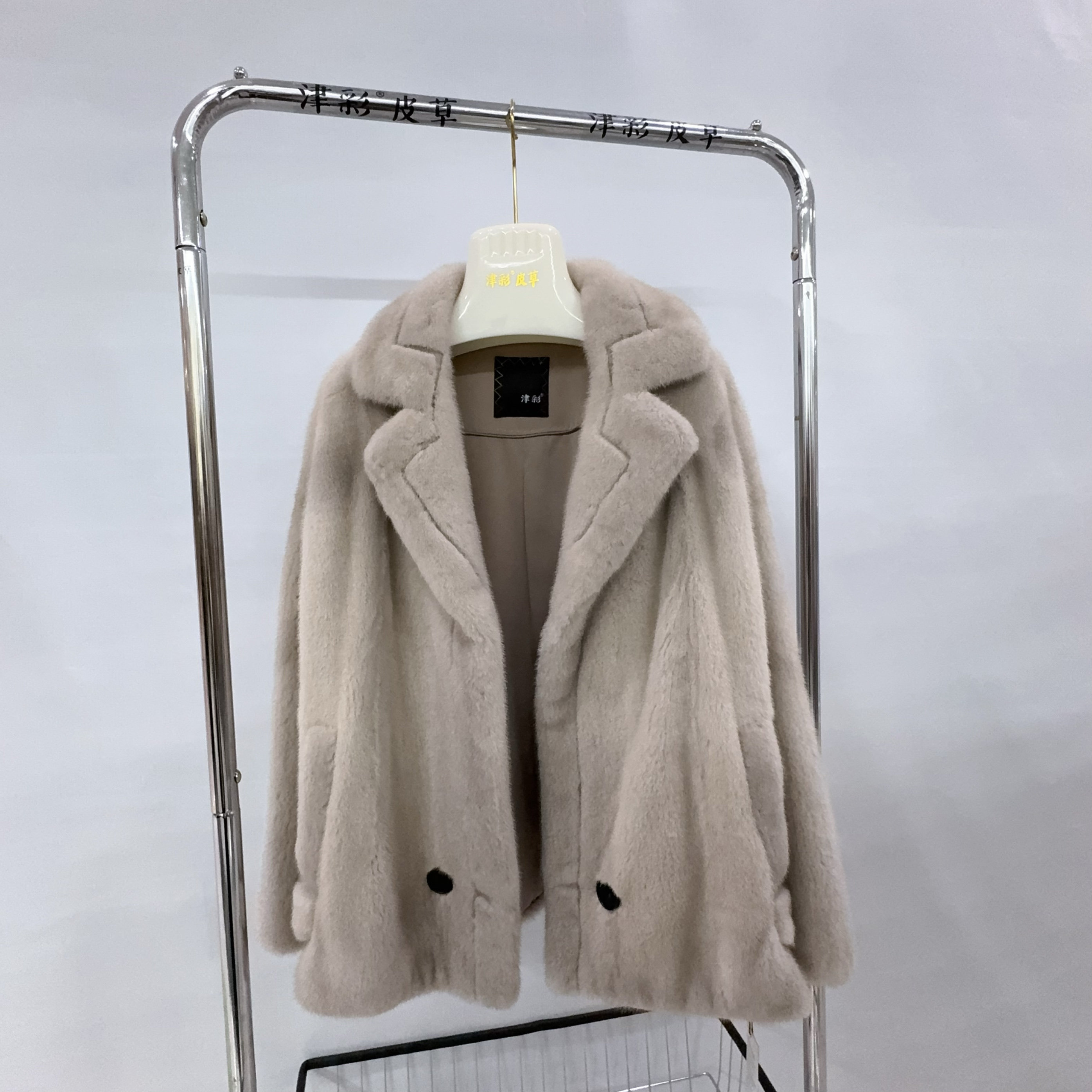 女款西服领休闲短款水貂外套宽松皮草