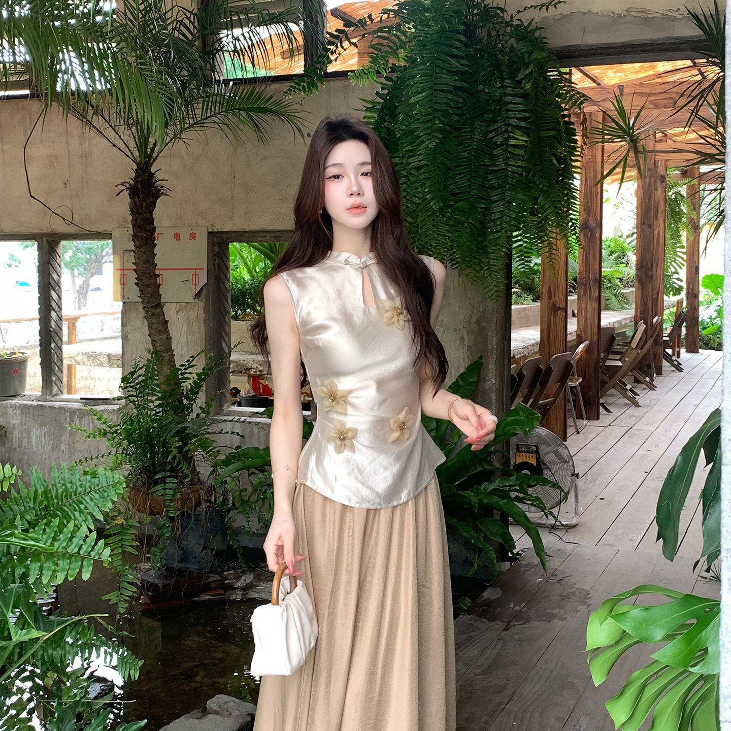 木子李的李新中式高级设计感立领盘扣无袖外穿背心花朵收腰上衣女