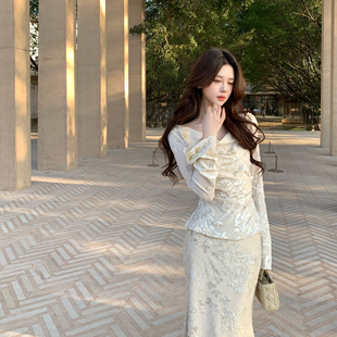 木子李的李高级设计感荡领抽褶修身提花上衣包臀鱼尾半身裙套装冬