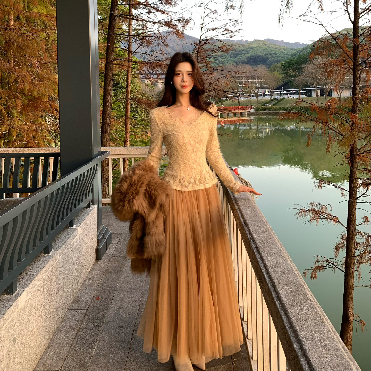木子李的李定制重工蕾丝内搭打底上衣狐狸毛皮草外套网纱半身裙冬