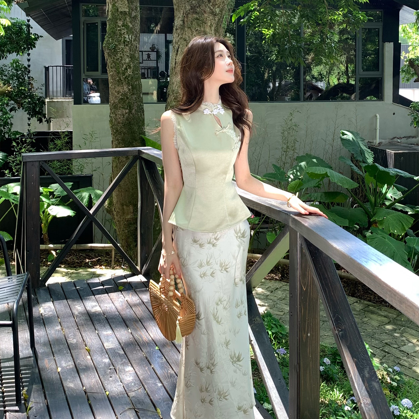 木子李的李新中式蕾丝镶边无袖立领盘扣上衣印花半身裙缎面套装女