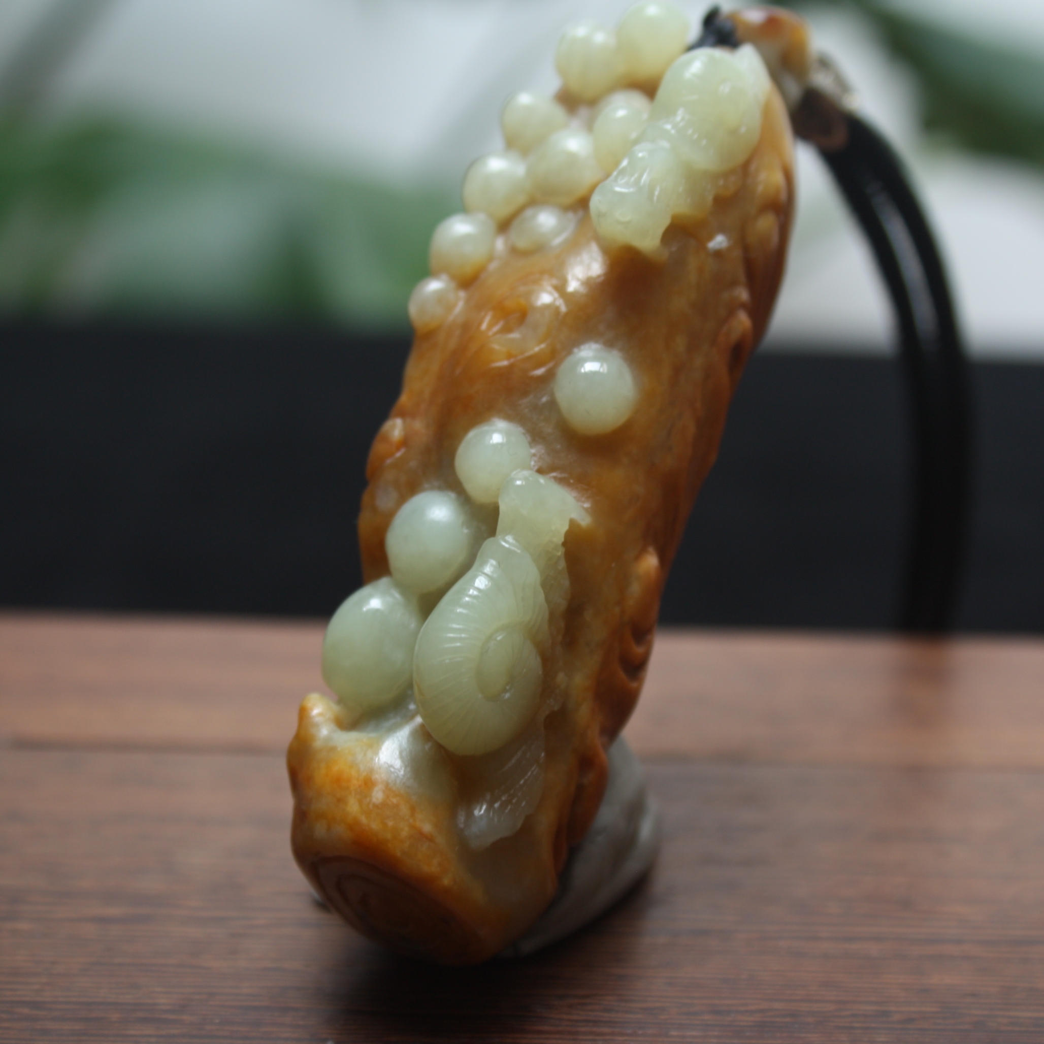 正品岫岩玉石黄白河磨玉佩和田玉籽料蜗牛吊坠挂件手把件特价包邮