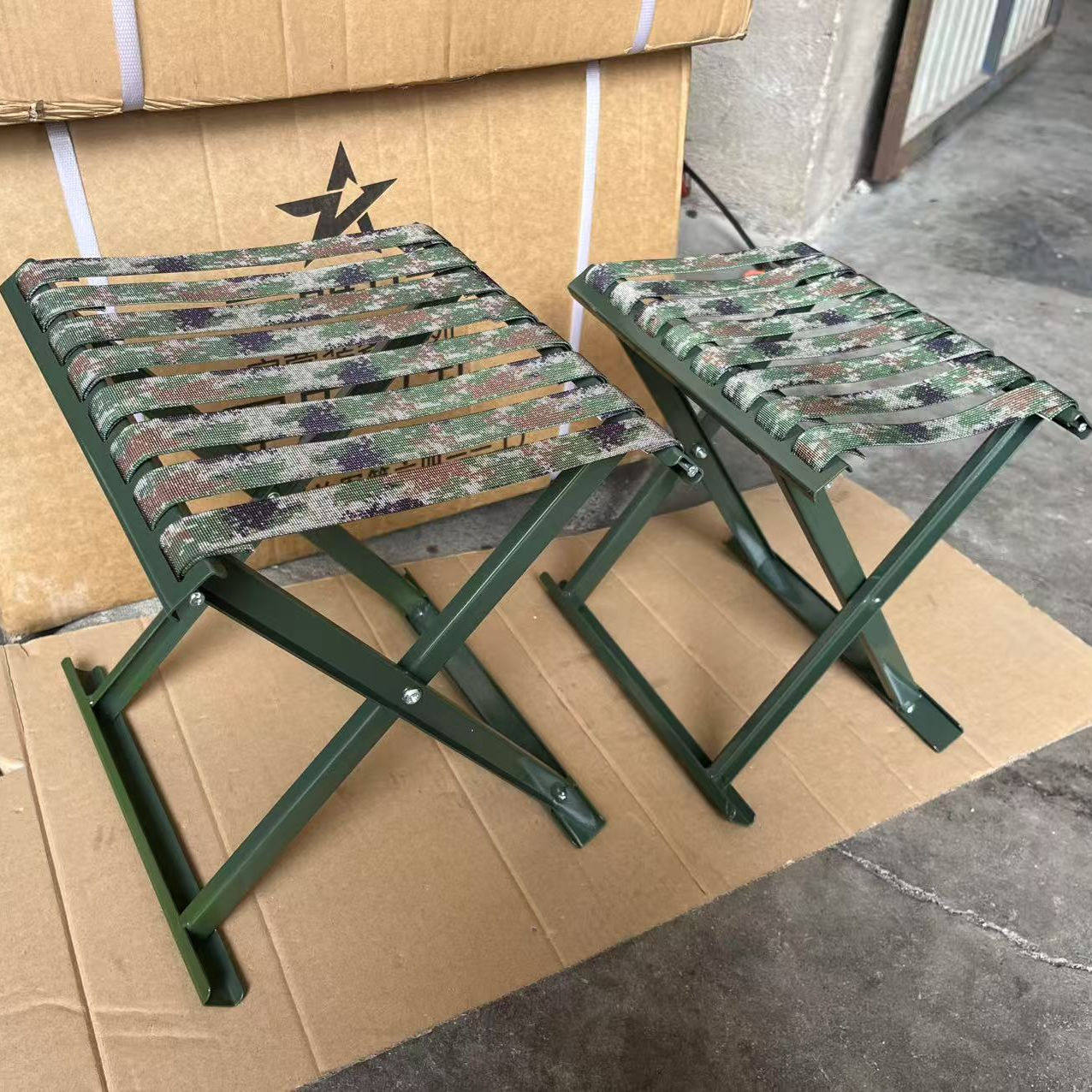正品6411小马扎军绿色加厚布带户外金属折叠靠背便携钓鱼铁板凳椅 - 实物图