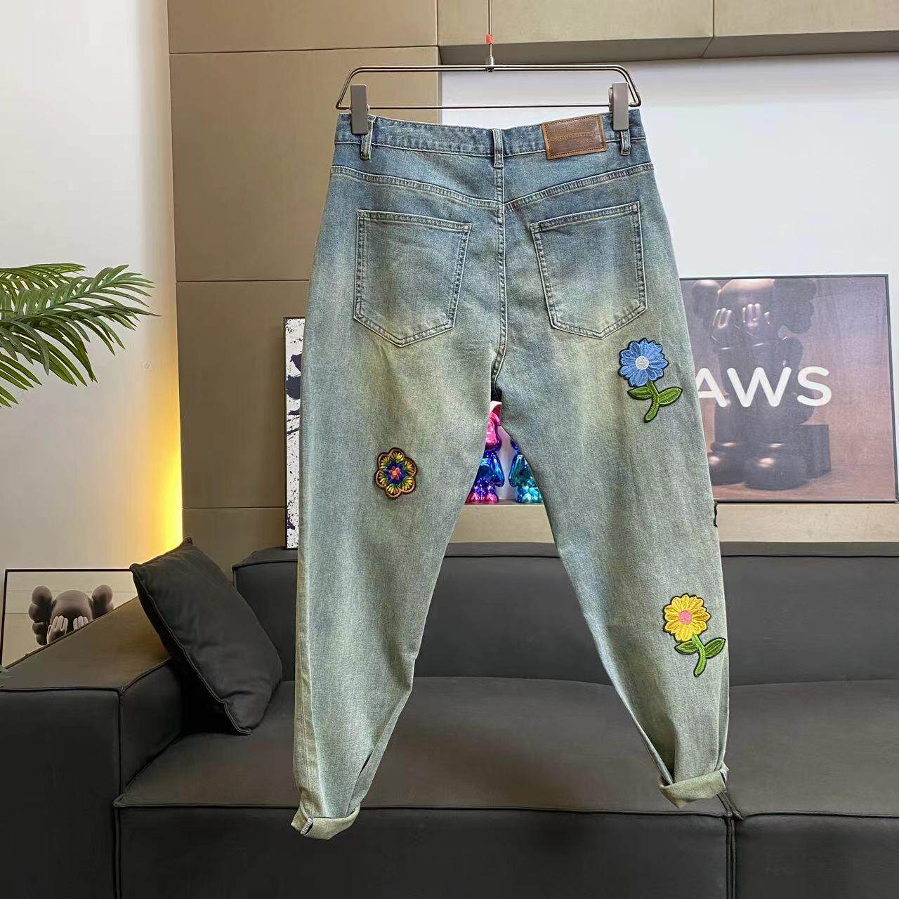 网红同款美式花瓣刺绣小脚牛仔裤
