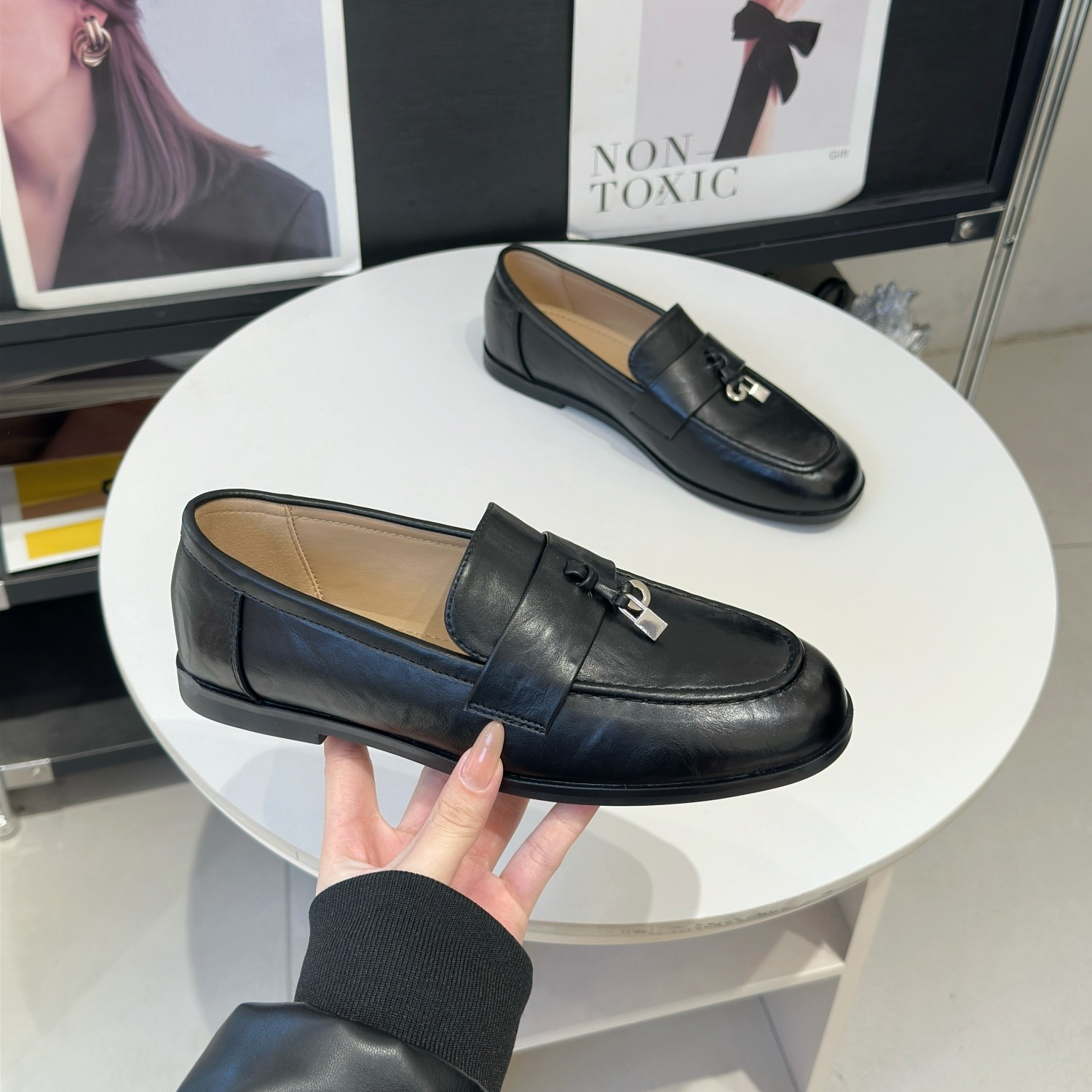 显脚小平底英伦风小皮鞋女2026春季新款踩屎感复古一脚蹬JK乐福鞋,女鞋,乐福鞋（豆豆鞋）,淘宝优惠券,粉丝福利购,淘宝优惠卷