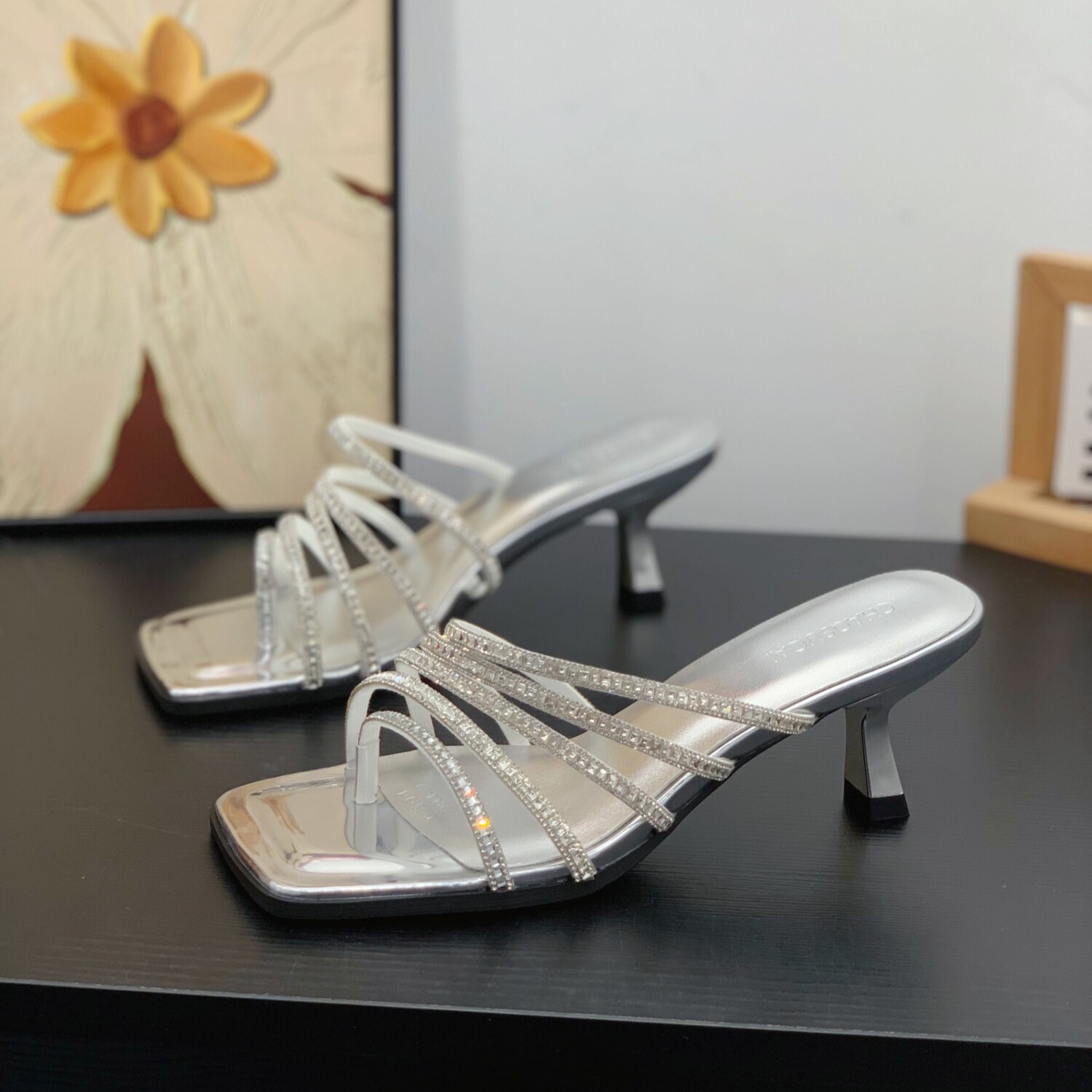 时髦外穿夹趾凉拖鞋2026夏新款小个子6CM细跟方头水钻细带一字拖