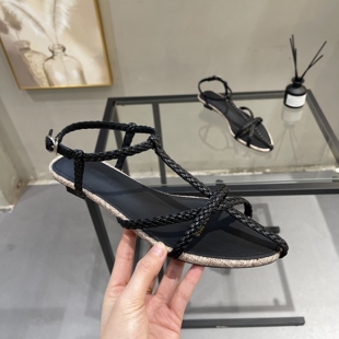 韩版编织镂空罗马鞋女2026夏季新款法式一字扣带气质复古低跟凉鞋