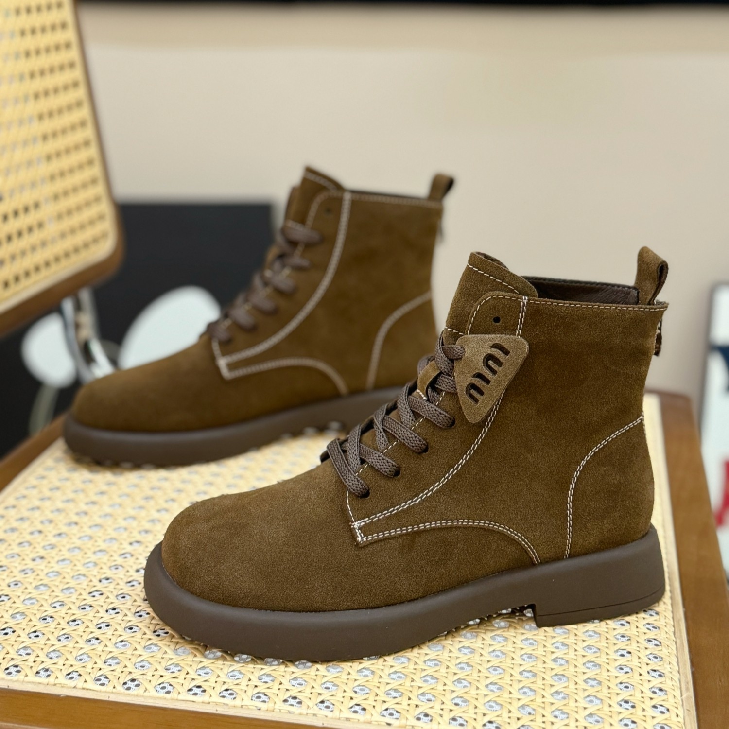 复古显脚小厚底马丁靴女2025新款秋季爆款小个子增高显瘦加绒短靴