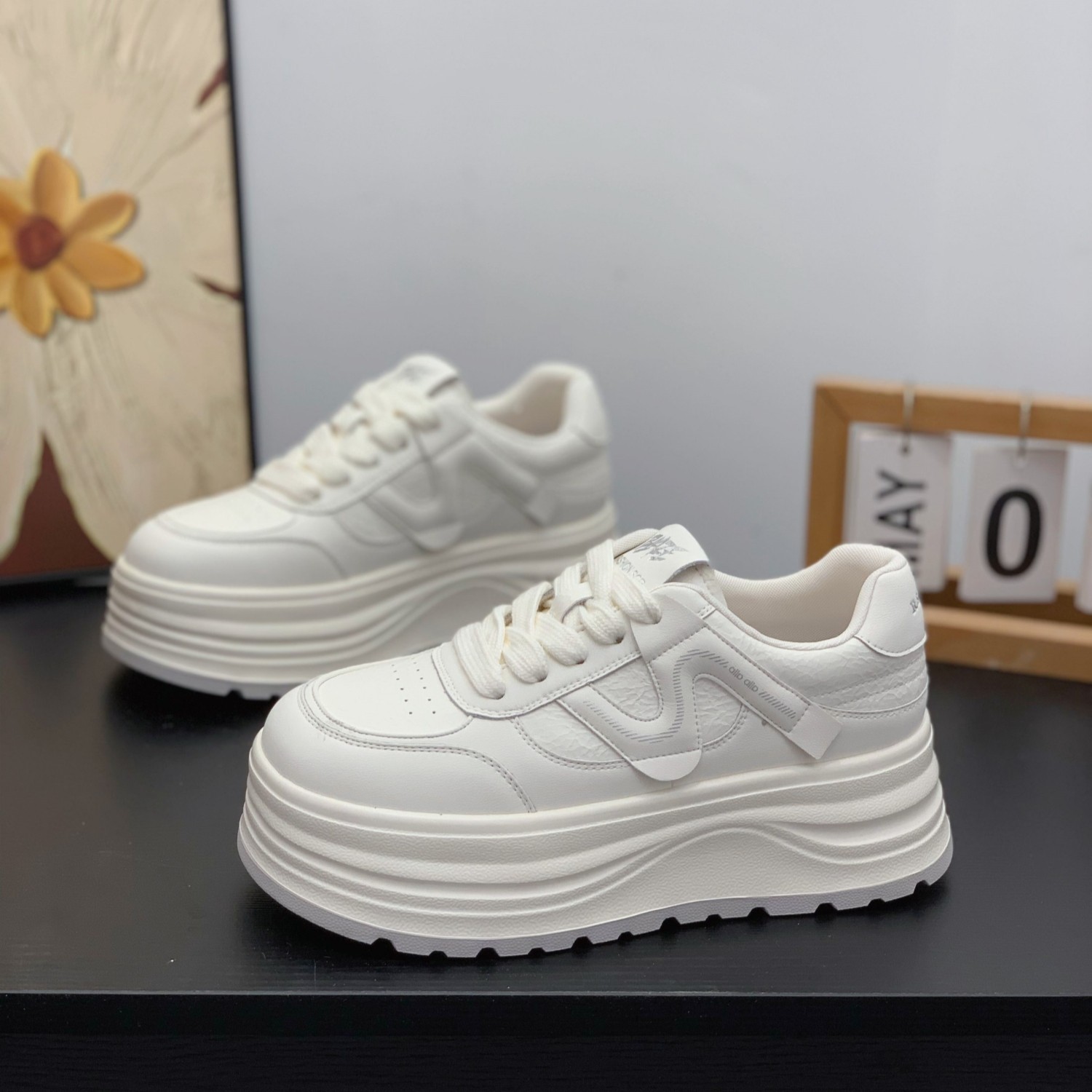 轻便舒适厚底真皮小白鞋女2026春季新款时尚百搭增高显瘦休闲板鞋