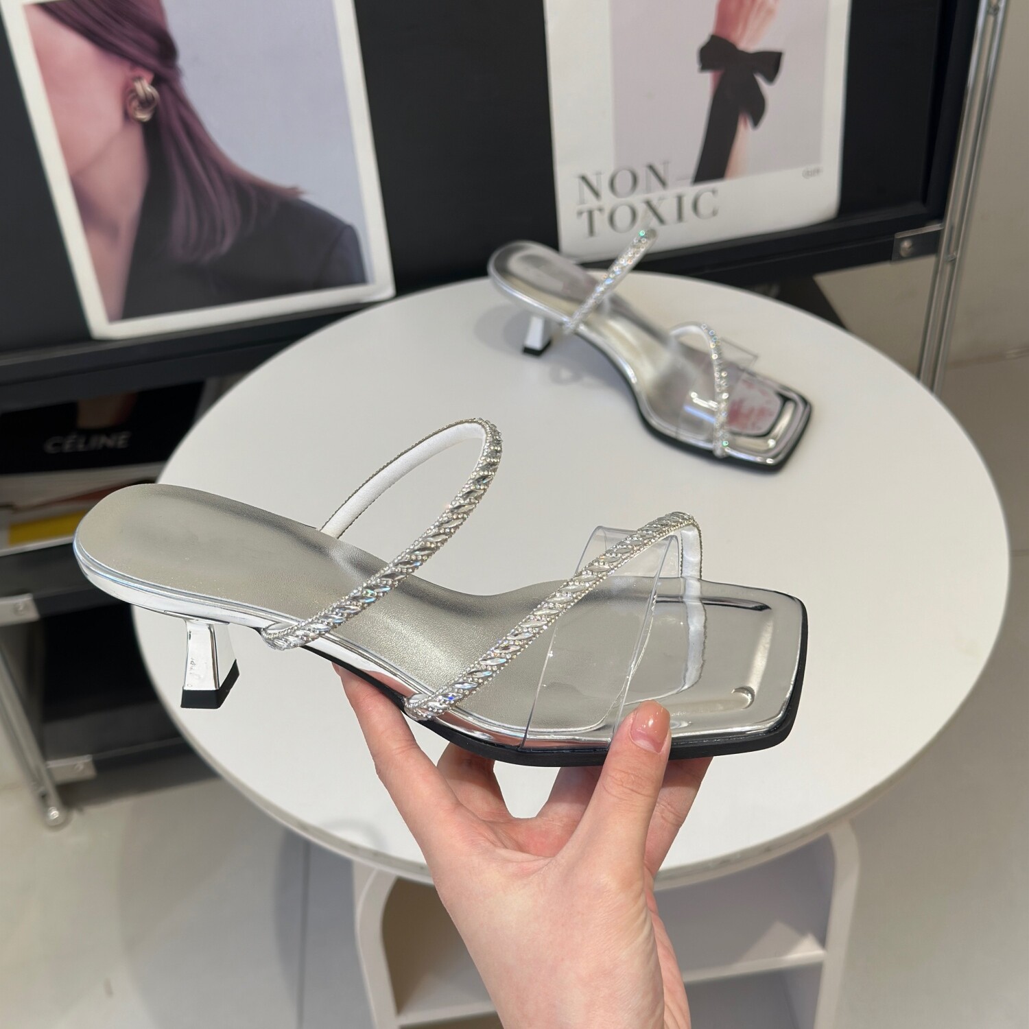 仙女风水钻细跟一字拖女夏外穿2026新款法式透明带方头高跟凉拖鞋