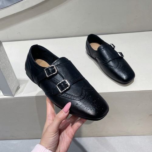 复古文艺感满屏，雕花布洛克单鞋