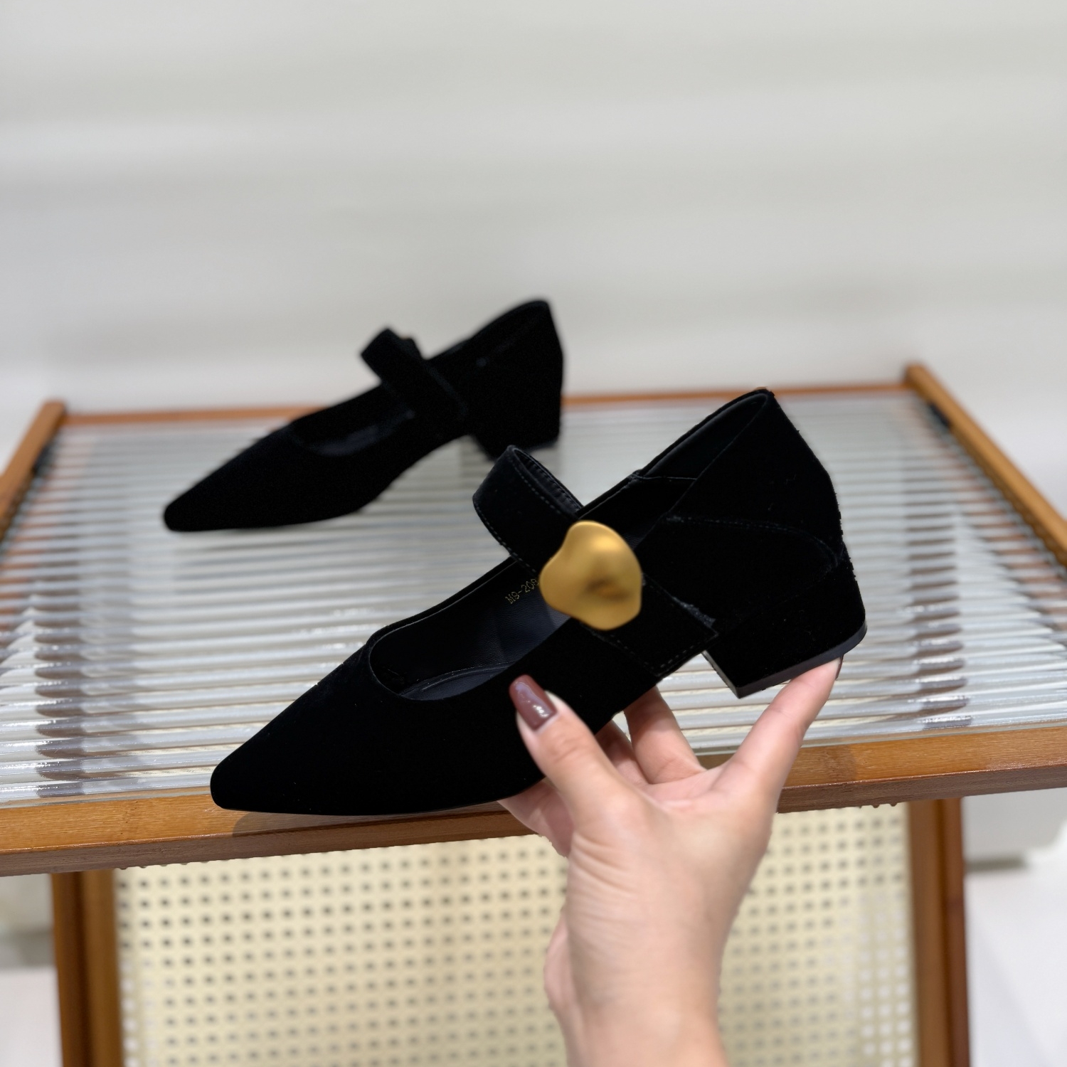 配裙子气质复古绒面粗跟玛丽珍鞋