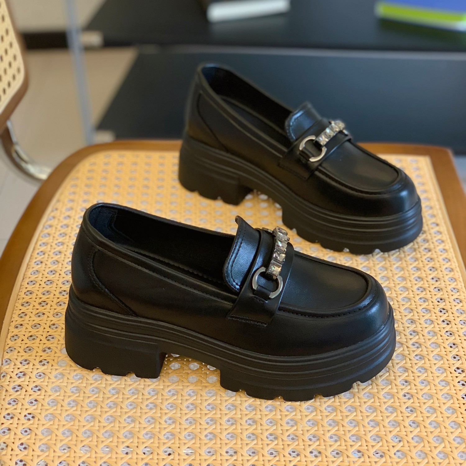 粗跟厚底显瘦简约百搭小皮鞋