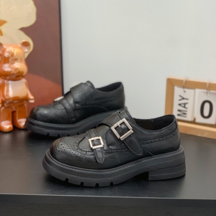 魔术贴超火皮带扣布洛克鞋复古雕花小皮鞋2026春季新款厚底乐福鞋