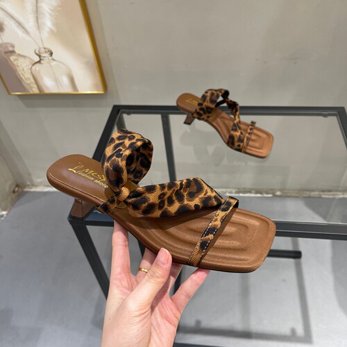 小众设计感高级复古豹纹一字拖鞋