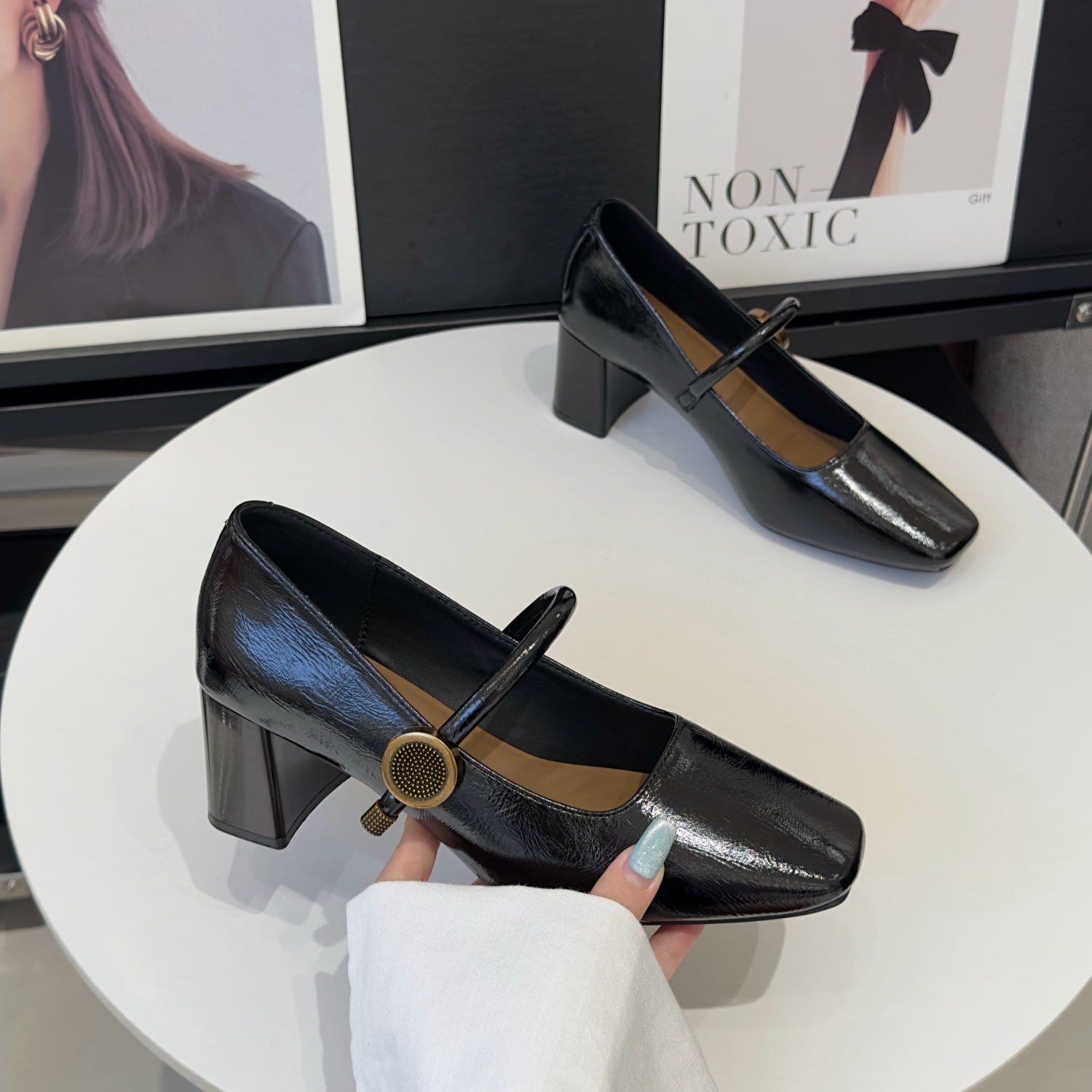 小个子显腿长粗跟方头简约单鞋