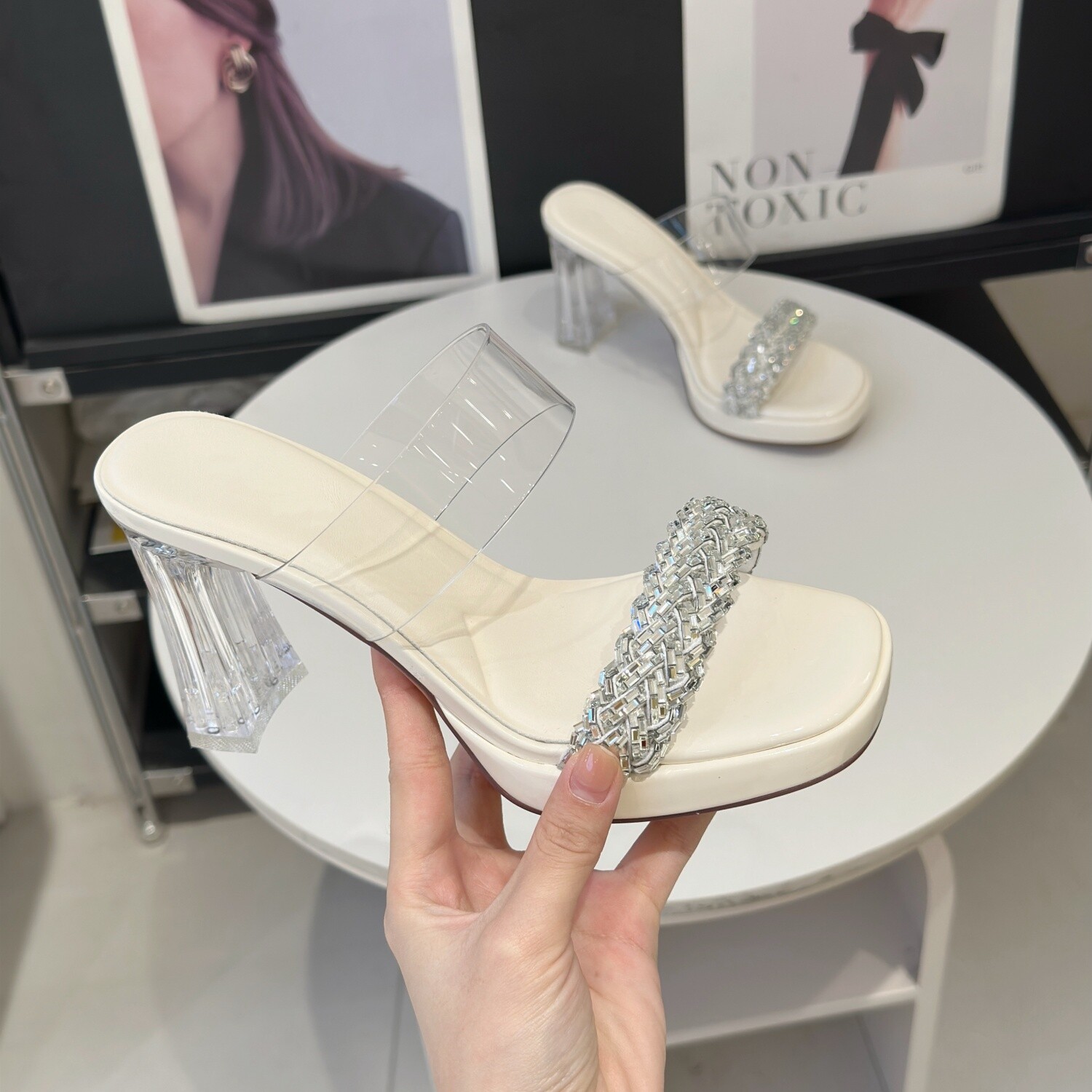 配裙子水钻透明粗跟一字拖女夏外穿2026新款性感方头水晶跟凉拖鞋