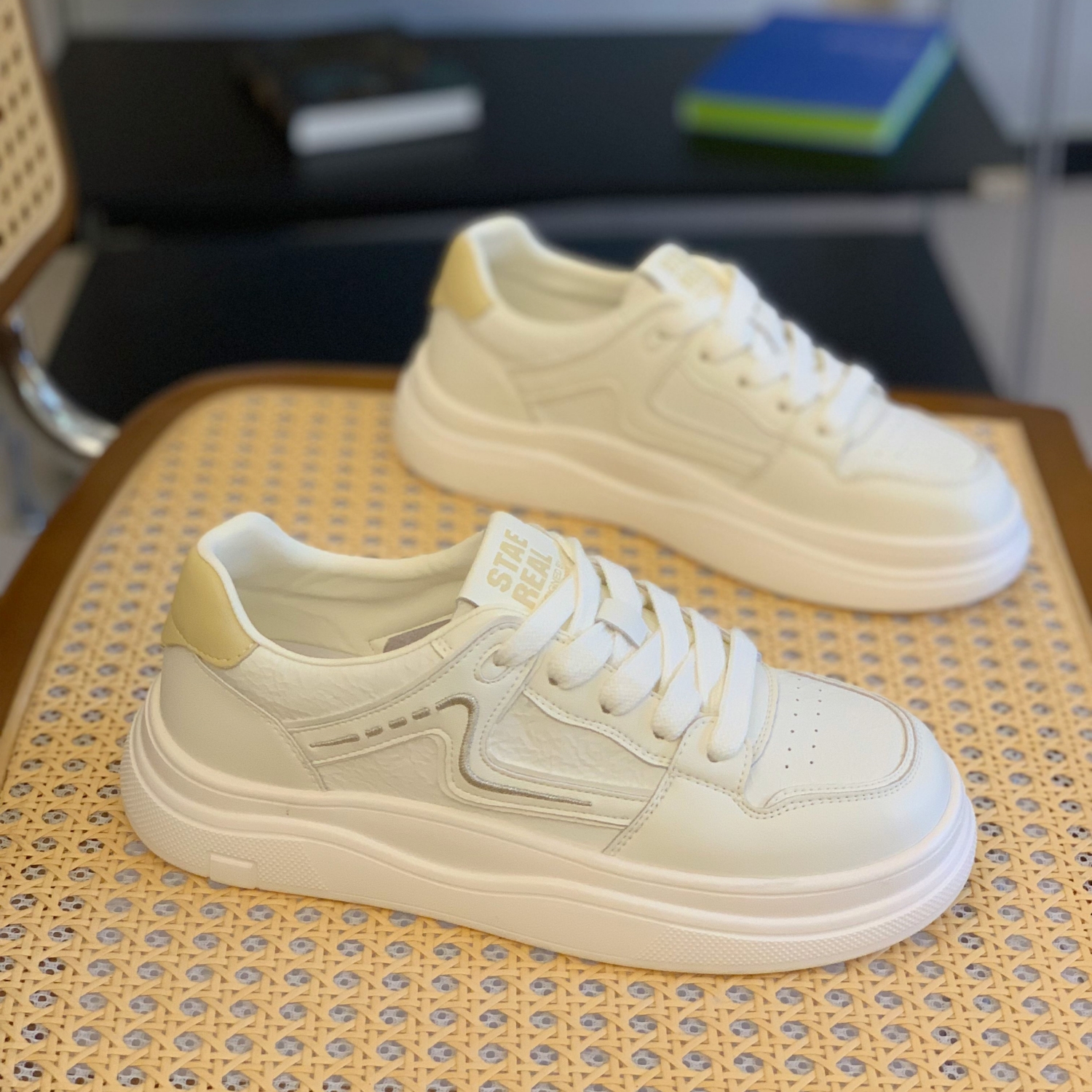 经典高级感百搭减龄系带休闲板鞋