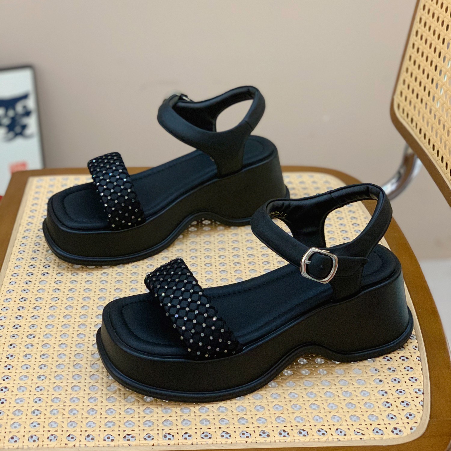 黑色简约轻便厚底凉鞋女2025夏季新款百搭小个子增高显瘦松糕女鞋