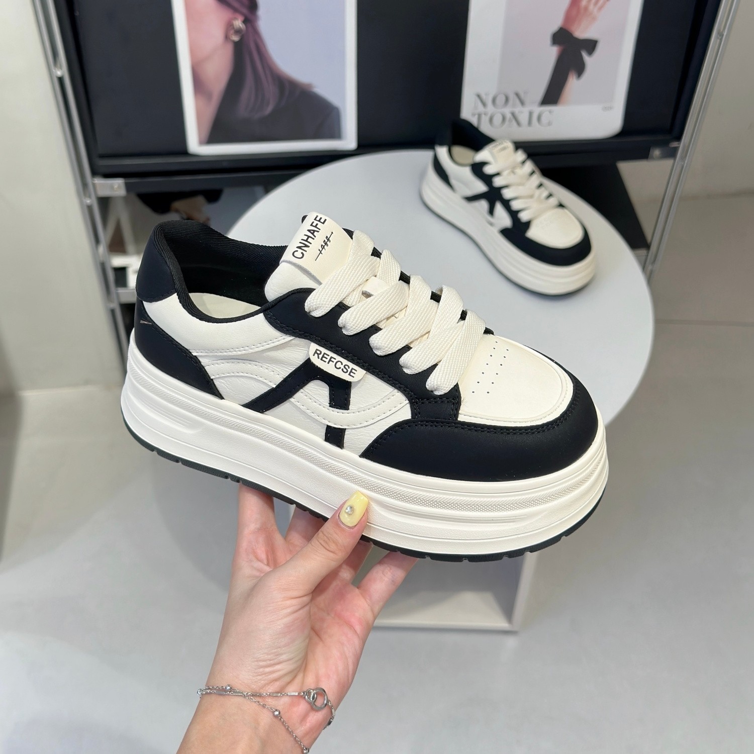 爆款真皮厚底小白鞋女2025秋冬新款百搭休闲板鞋显脚小运动熊猫鞋