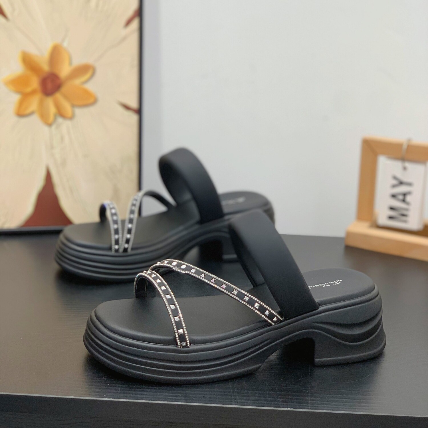 配裙子水钻一字拖女夏外穿拖鞋2026新款厚底百搭休闲海边沙滩凉拖