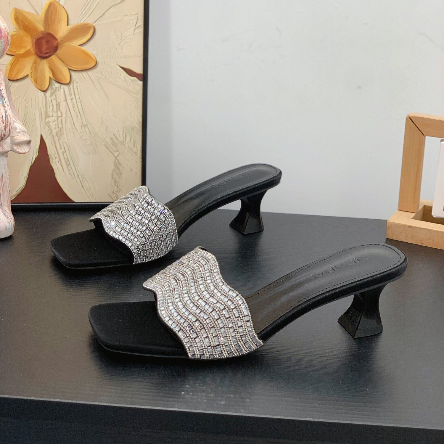 配裙子水钻一字拖女夏外穿2026新款细跟百搭仙女风方头气质凉拖鞋