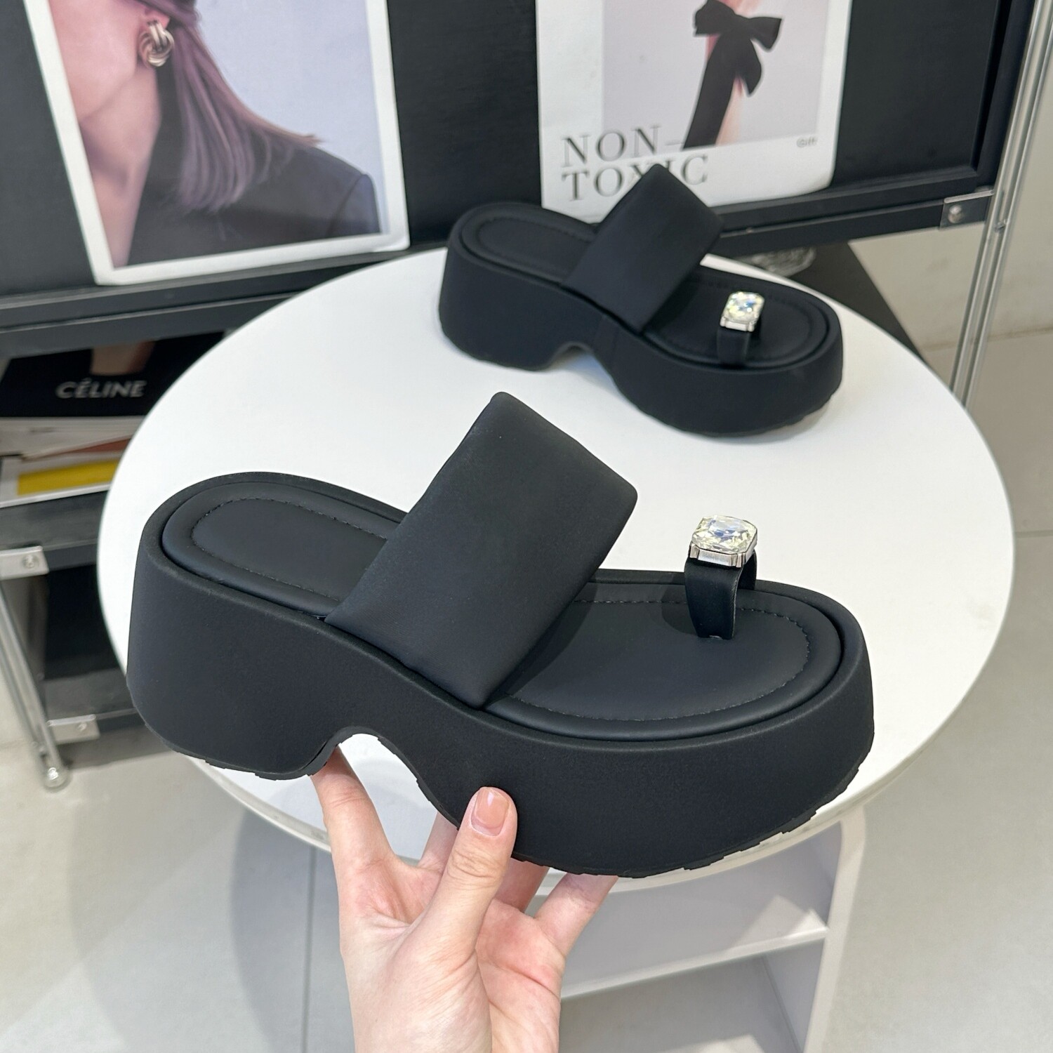 6cm小个子套趾人字拖女夏外穿2026新款高级感配裙子厚底沙滩拖鞋