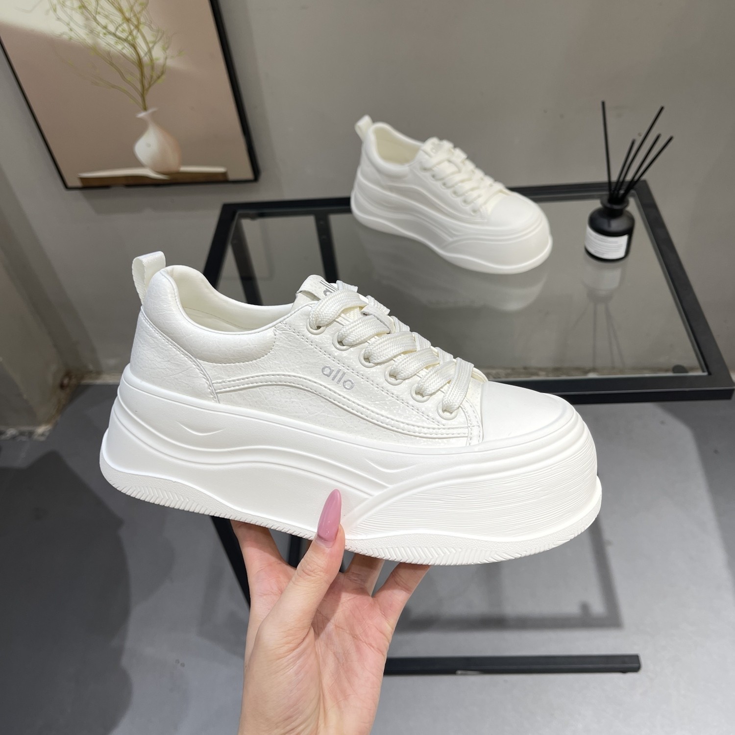 真皮小个子松糕板鞋女2026春季新款高级感厚底百搭休闲轻便小白鞋