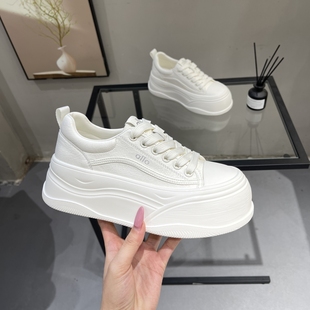 真皮小个子松糕板鞋女2026春季新款高级感厚底百搭休闲轻便小白鞋