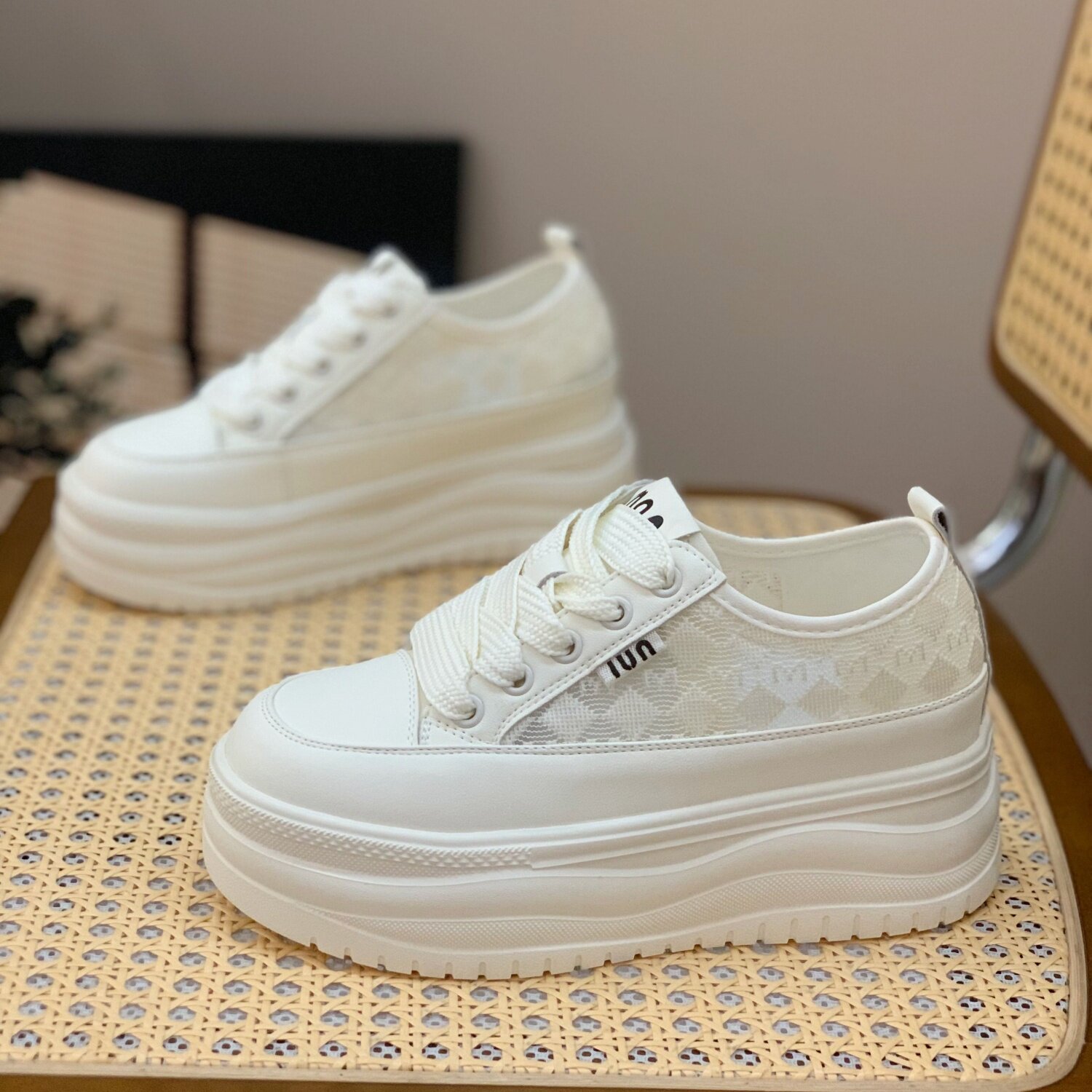 真皮增高厚底小白鞋女2026夏季新款百搭系带轻便蕾丝网面透气板鞋