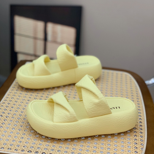 显脚白配裙子厚底百搭沙滩一字拖