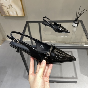 法式漆皮尖头包头凉鞋女2026春夏新款细跟后绊带浅口通勤猫跟单鞋