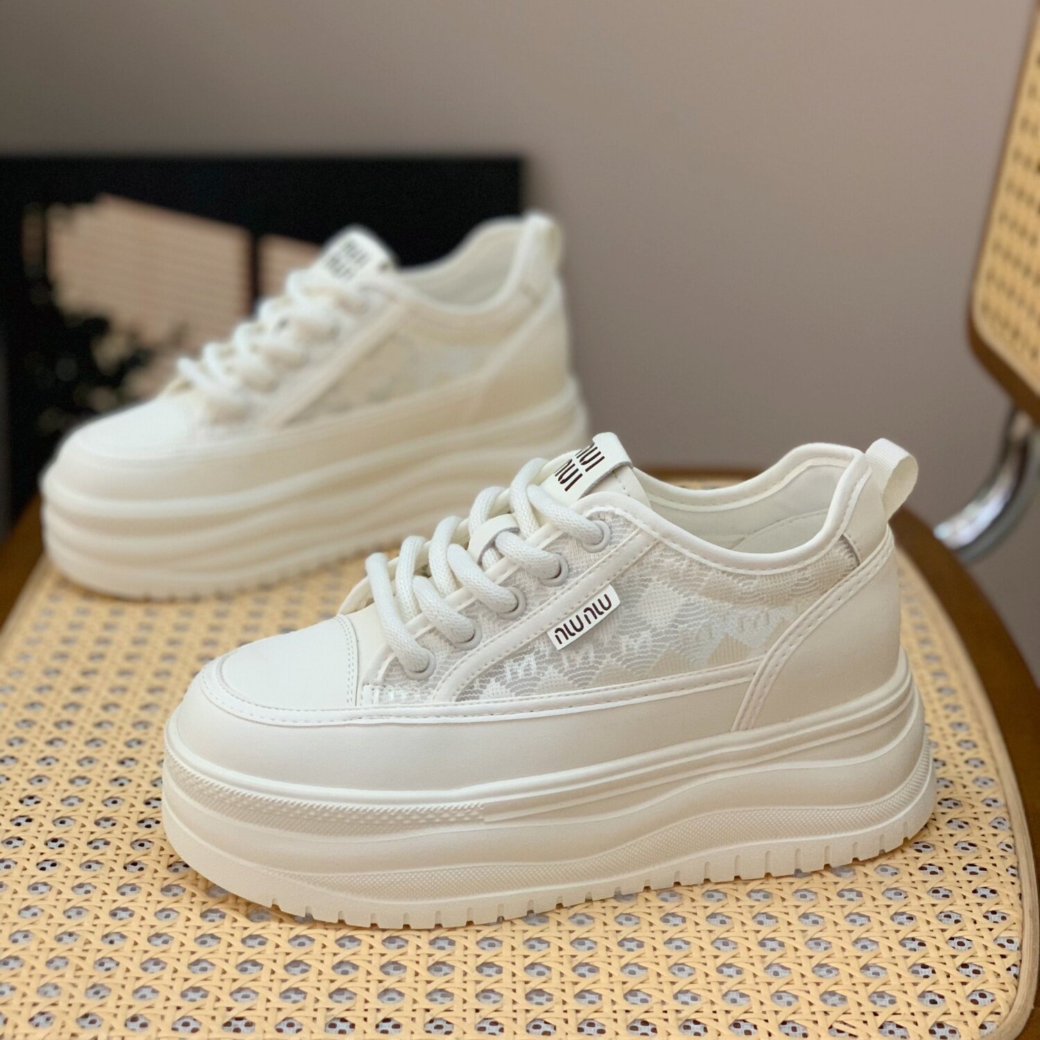 轻便小个子内增高厚底休闲板鞋女2026夏季新款百搭网面透气小白鞋